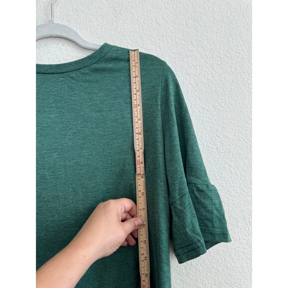 NWOT Women's Short Sleeve Round Neck T-Shirt Button Decal on Back Medium - Picture 2 of 12